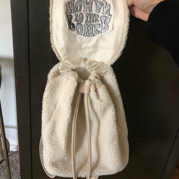 Brand new embroidered sherpa backpack - Picture 5 of 7